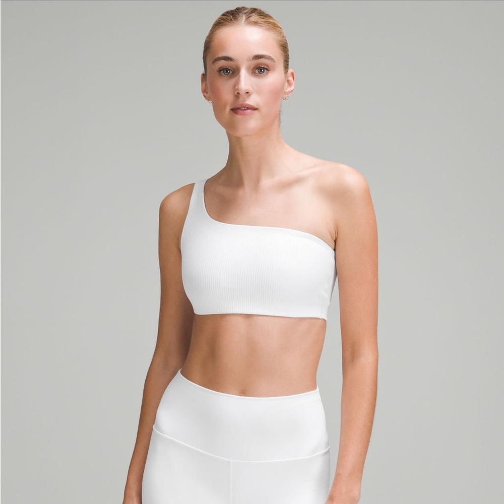 Ribbed Nulu Asymmetrical Yoga Bra
Light Support, A/B Cup- size 6